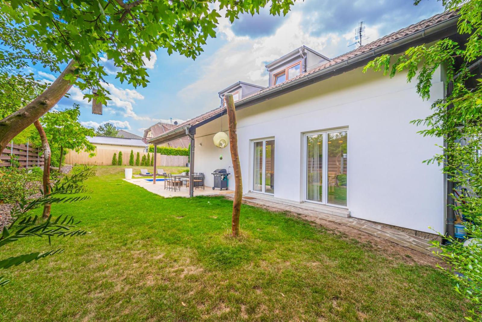 Vila Sara S Bazenem A Infrasaunou Na Kraji Prahy Zbuzany Esterno foto